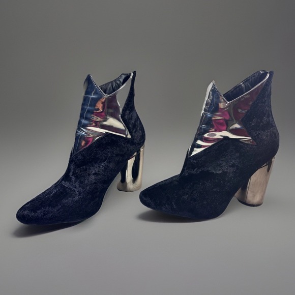 Cape Robbin Black Velvet Silver Star Ankle Boots - Picture 1 of 8